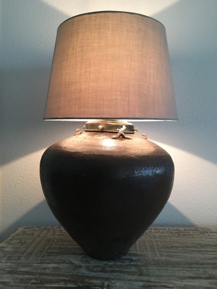 Schöne Stehlampe auf altem indonesischen Reiskrug, EINZIGARTIG!